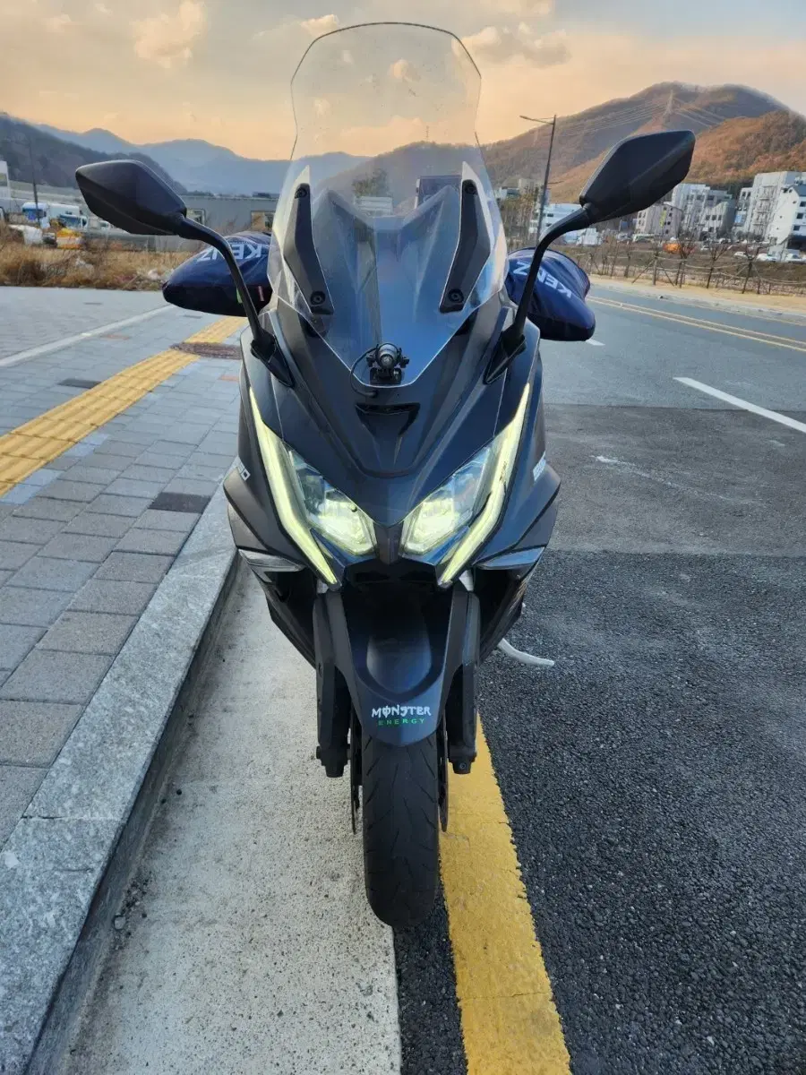 킴코 ak550i 18년식